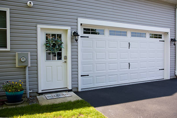 24/7 Emergency Garage Door Panel Replacement experts in Zilwaukee, MI